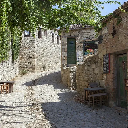 Hunnaphan Hotel Adatepe (Ayvacik)